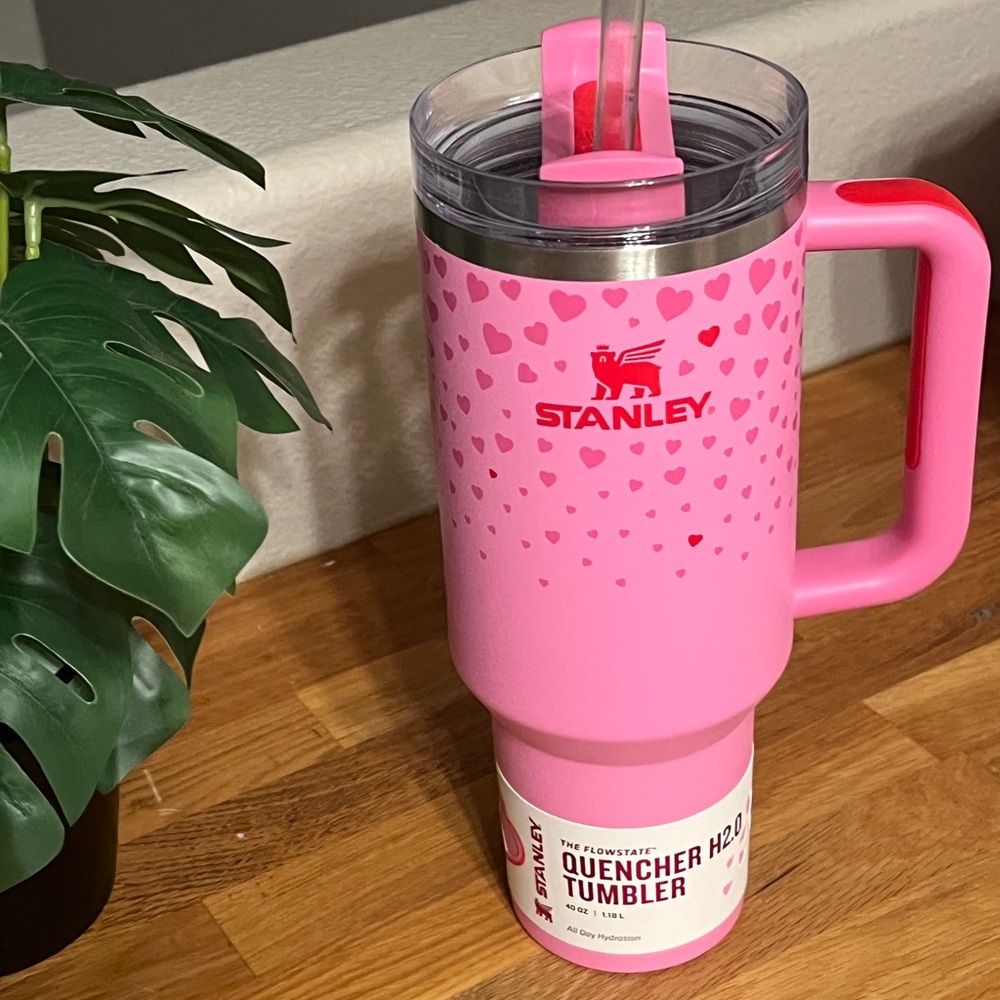 ❤️Stanley *Limited Edition* Valentine’s Day Sweet Heart 40oz Pink Gift❤️